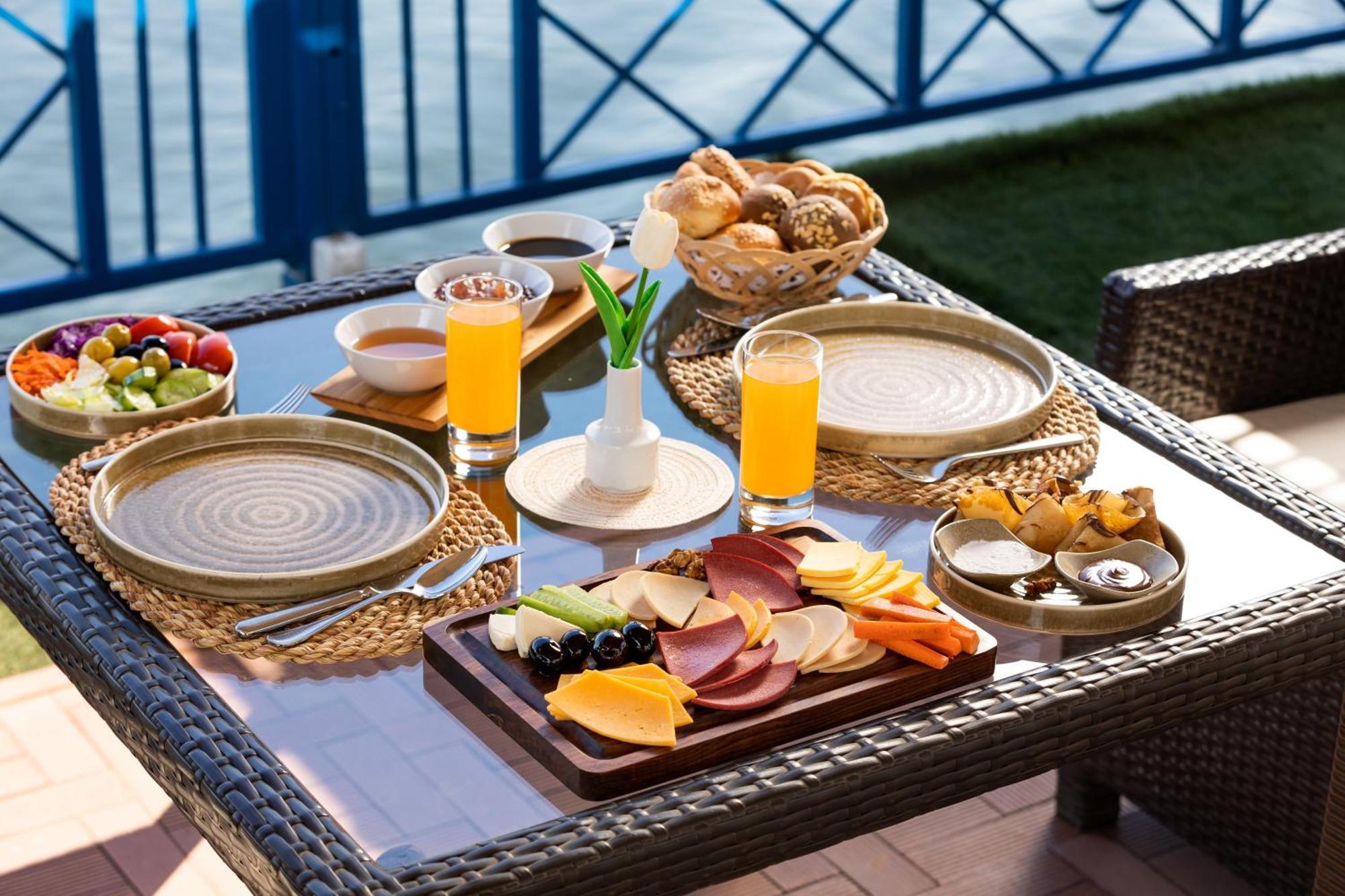 M/S Esmeralda Nile Cruise - 4 Or 7 Nights From Luxor Each Monday And 03 Nights From Aswan Each Friday Екстер'єр фото